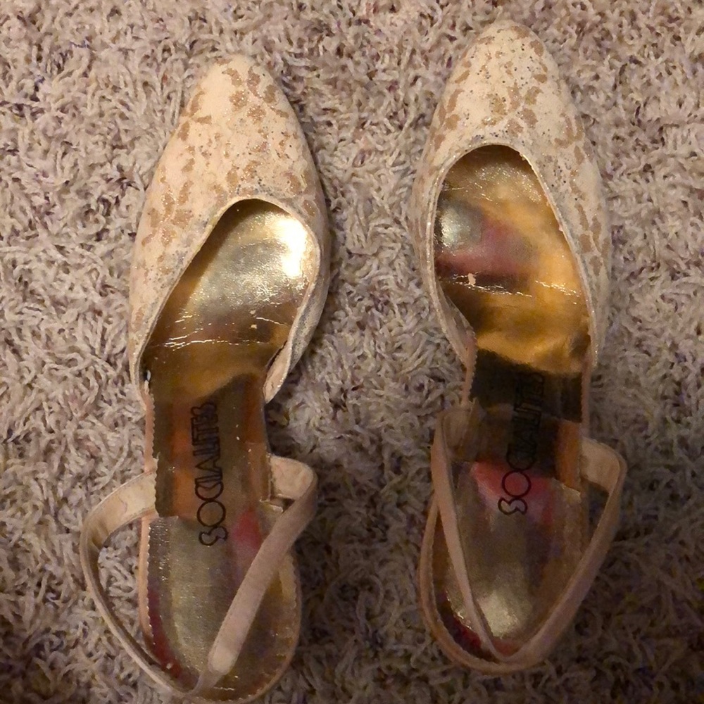 Gold heels medium wear size 7 1/2